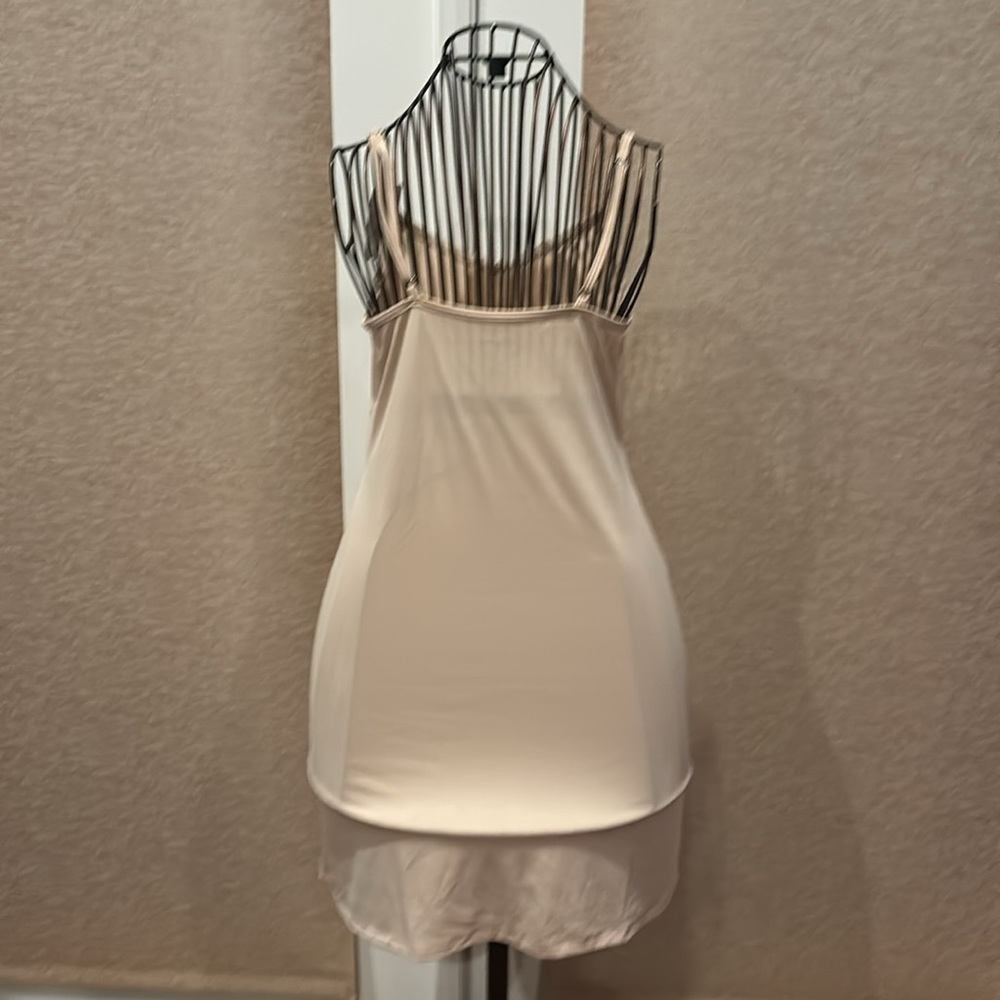 Vanity Fair neutral V Neck adjustable strap 18 inch slip - Picture 7 of 7